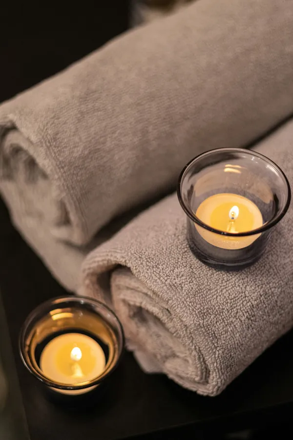 Sesión de masaje y relajación en el wellness spa de Hotel Onsen